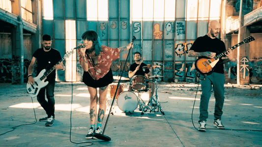 Le Mur se presentan en Spinda con "Lapislázuli"