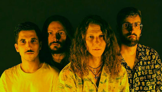 Plastic Woods publican 'Mirrors'